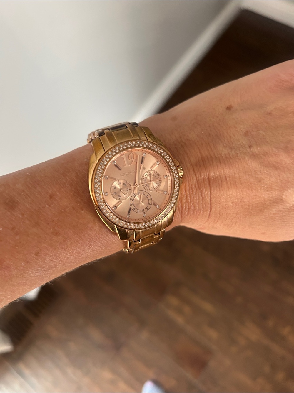 Michael Kors Rose Gold Crystal-Trim Chronograph Bracelet Watch needs new battery - Picture 2 of 3
